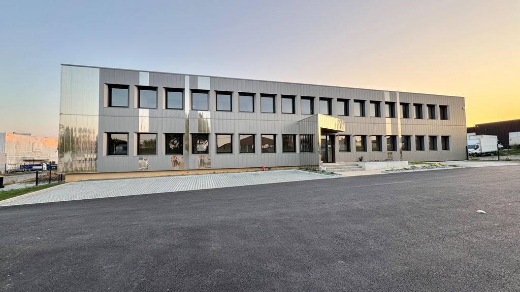 Bureaux à louer sur LE RHEU