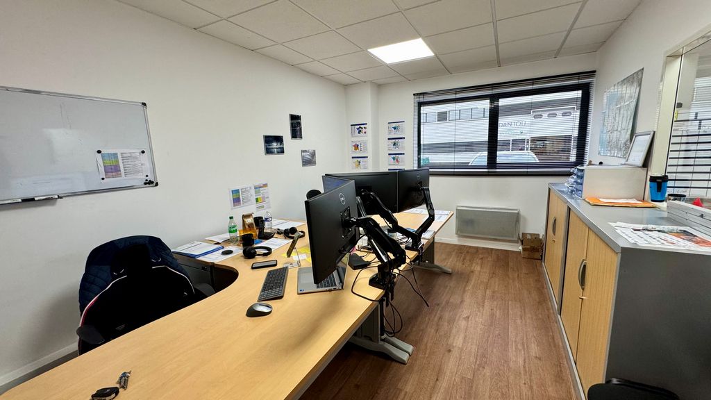 Location Locaux d'activités CHARTRES DE BRETAGNE Surface 240 m² Activité Rennes Sud