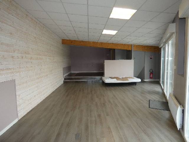 Location Locaux d'activités CHATILLON-SUR-SEICHE Surface 130 m² Entrepôts Rennes Sud
