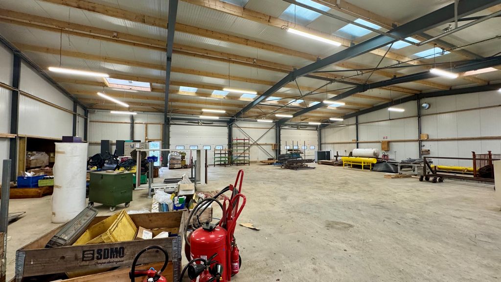 Entrepôts à louer sur GOVEN