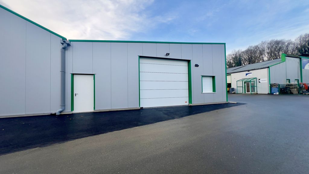 Location Locaux d'activités NOYAL-CHATILLON-SUR-SEICHE Surface 225 m² Entrepôts Rennes Sud