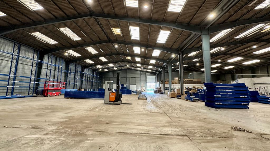 Location Locaux d'activités NOYAL SUR VILAINE Surface 4550 m² Entrepôts Rennes Est
