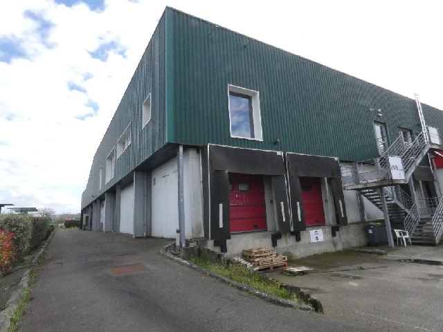 Entrepôts à louer sur VEZIN-LE-COQUET