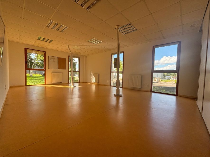 Vente Location Bureaux ST-EVARZEC Surface 860 m² Bureaux AUTRE DEPARTEMENT