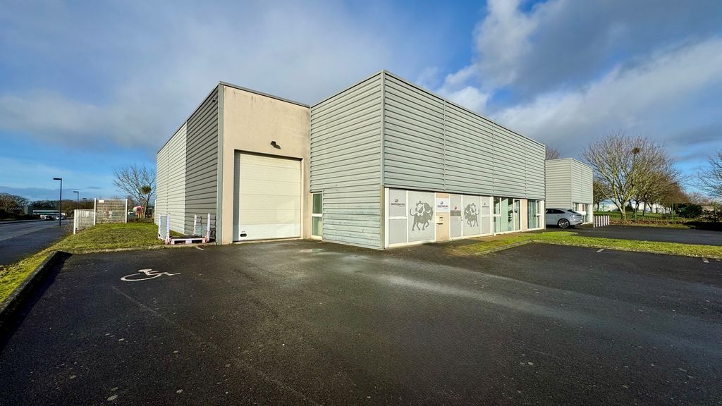Entrepôts à vendre / à louer sur ST JACQUES DE LA LANDE