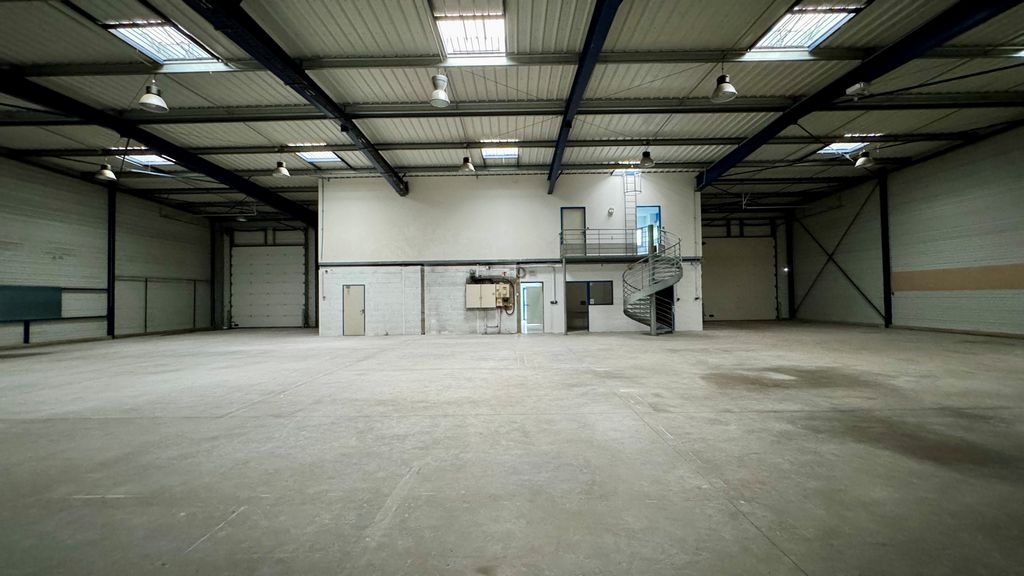 Vente Location Locaux d'activités ST JACQUES DE LA LANDE Surface 869 m² Activité Rennes Ouest