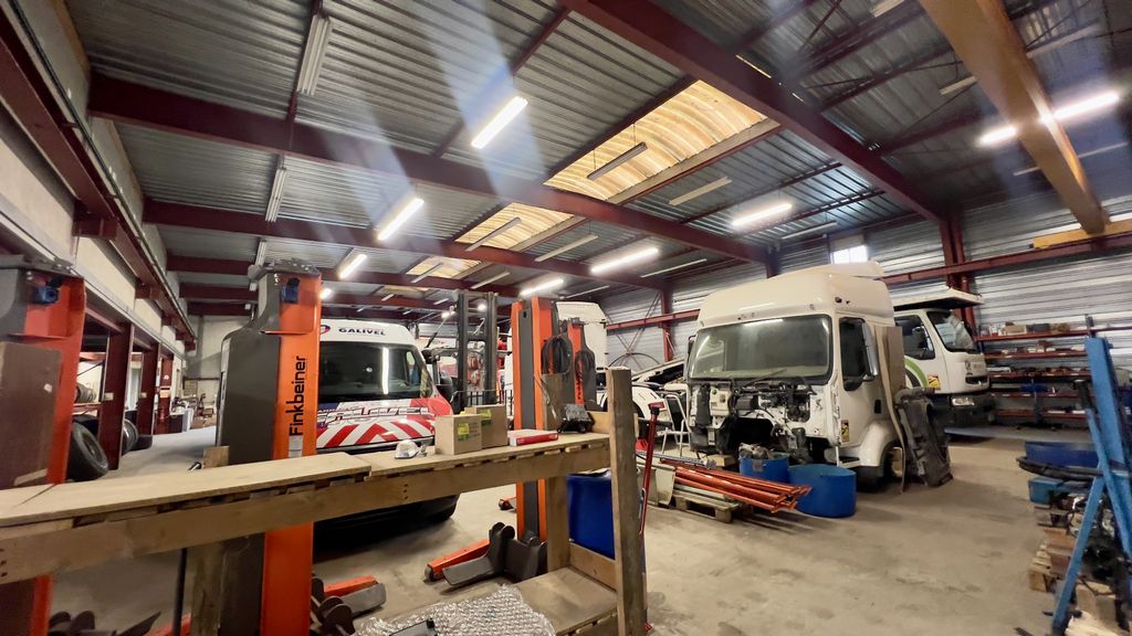 Activité à vendre / à louer sur ST JACQUES DE LA LANDE