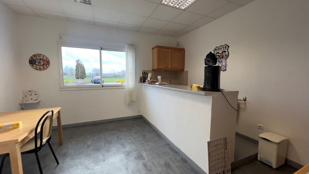 Entrepôts à vendre sur BOURGBARRE