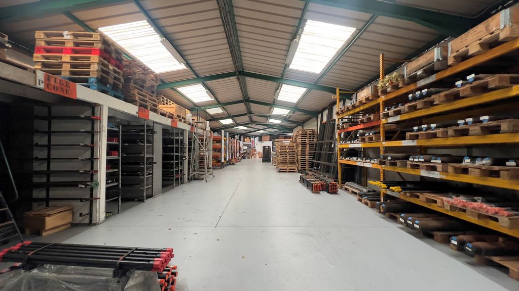 Vente Locaux d'activités BOURGBARRE Surface 1200 m² Entrepôts Rennes Sud