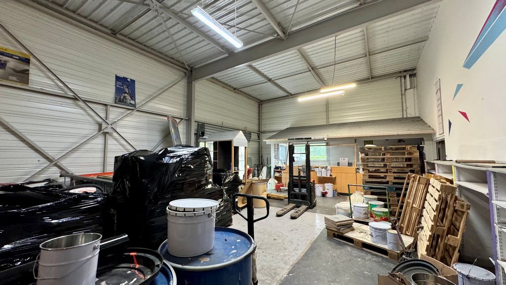Vente Locaux d'activités CESSON SEVIGNE Surface 317 m² Activité Rennes ZI Sud-Est