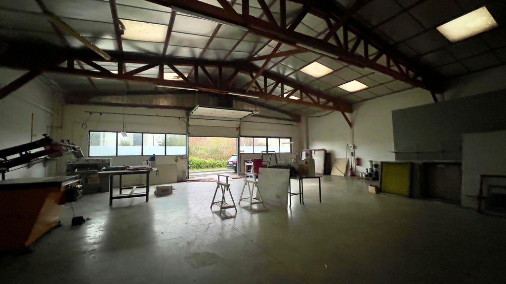 Vente Locaux d'activités PACE Surface 450 m² Entrepôts Rennes Ouest