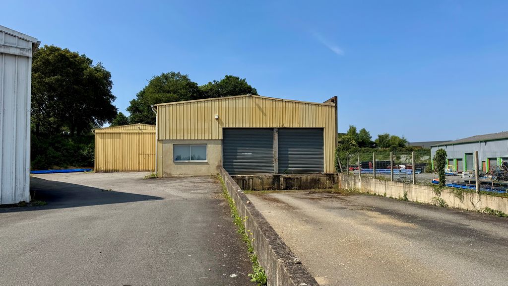Entrepôts à vendre sur ST JACQUES DE LA LANDE
