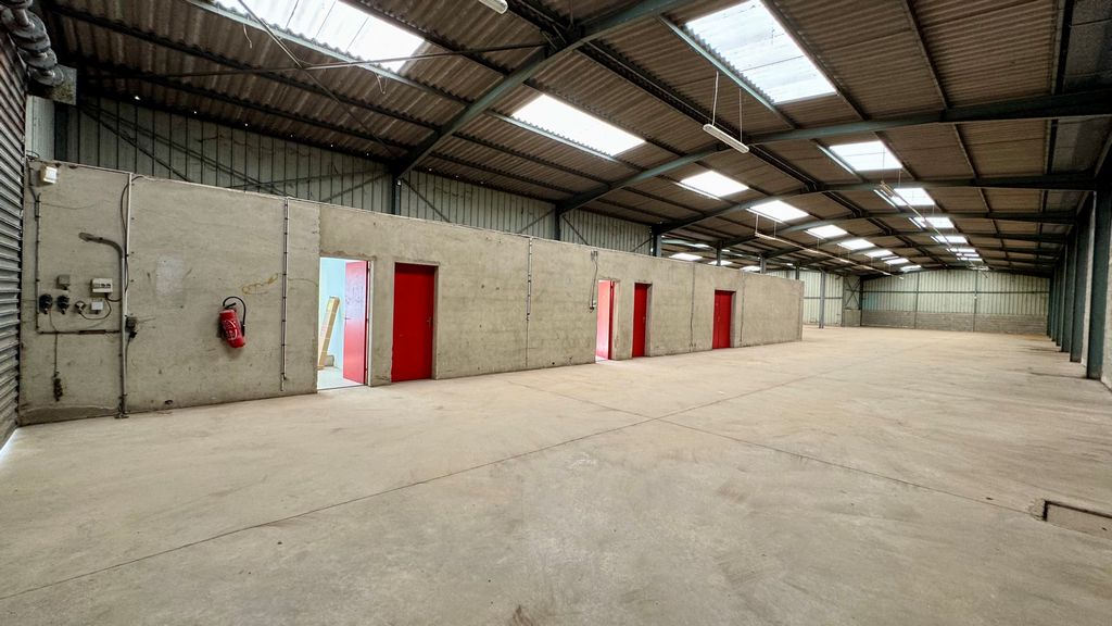 Vente Locaux d'activités ST JACQUES DE LA LANDE Surface 985 m² Entrepôts Rennes Sud